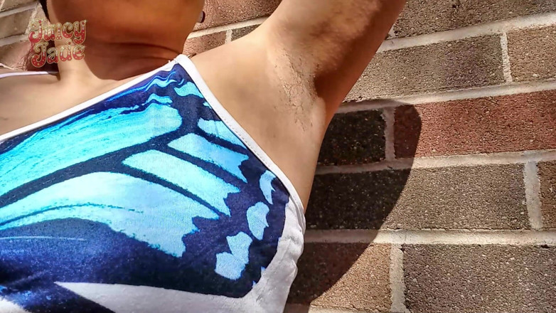 JasmineJade: Showing off My Sweaty Pits Out on a Hot Summer...