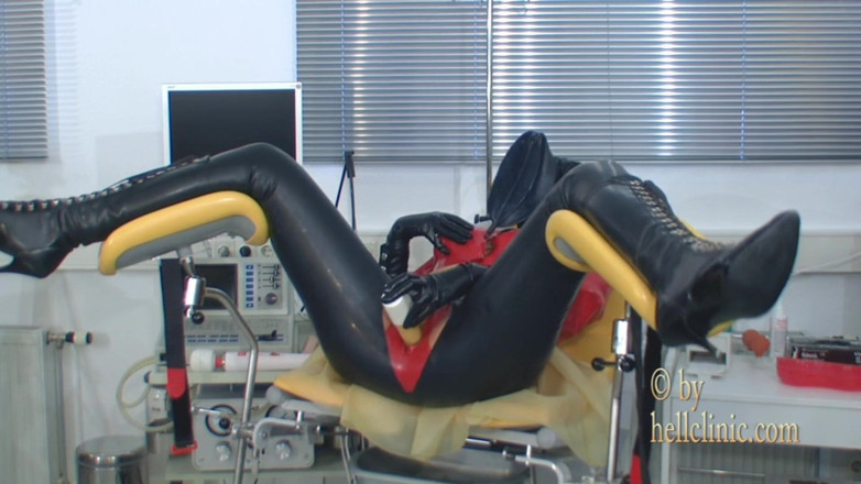 Rubber & Clinic Studio - 1ATOYS: Sesso stravagante in maschera al gas