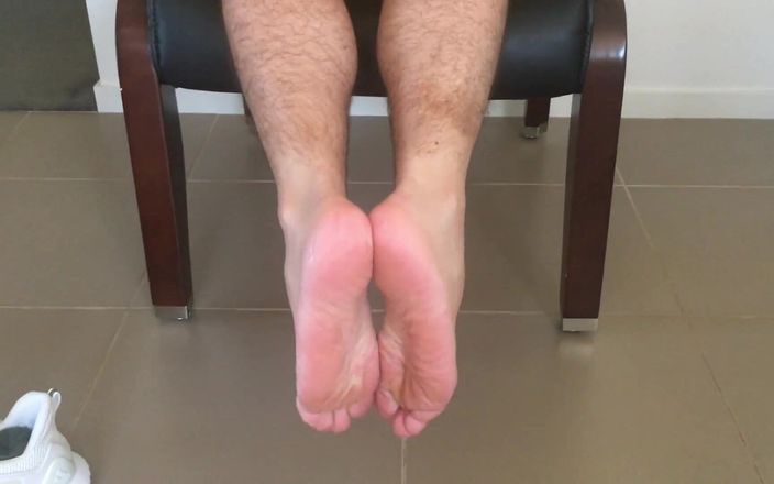 Manly foot: Lèche-moi les pieds - fétichisme des pieds