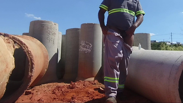 TheBlacKHunterr: 나는 혼자가 될 휴가를 활용하고 건설 현장에서