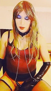 Tammysissy masturbiert und ejakuliert