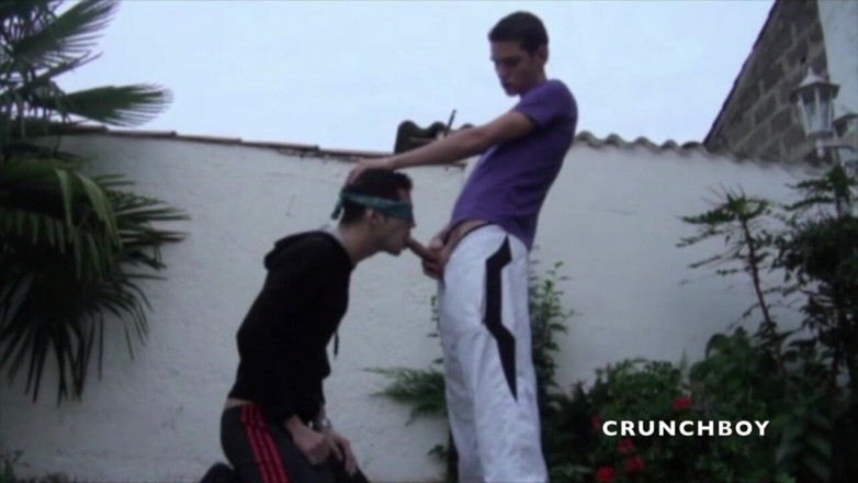 Crunch Boy: สองสาวน้อยทวิงค์เซ็กซี่โดนเย็ดในสวนโชว์หื่น