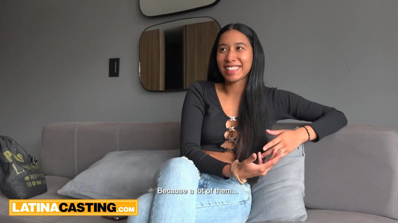 Latina Casting: Cewek semok latina amatir dientot habis-habisan sama produser amerika sampai...