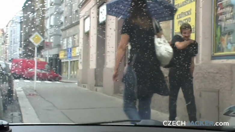Czech Jacker: Český Jacker 9: Prsa v dešti - mokrá, těsná a plně odhalená