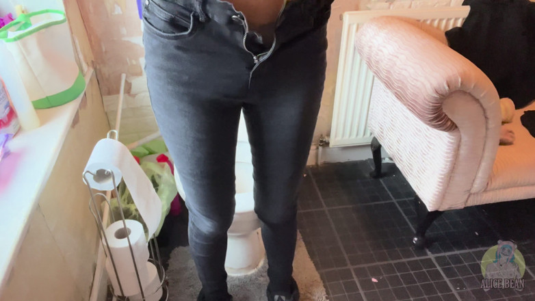 Alice Bean: Toiletcamera