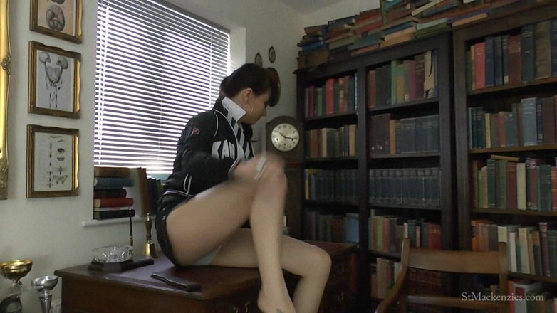 St Mackenzie's Archive: 흑인 대물 자지에게 따먹히는 핫한 변기