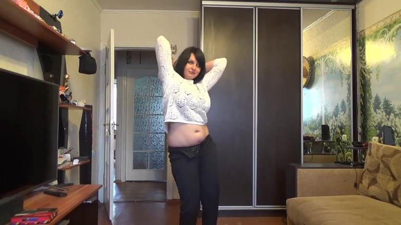 Sexy Milf: Stripping and fucking my cunt with wild fuck mashine JOI