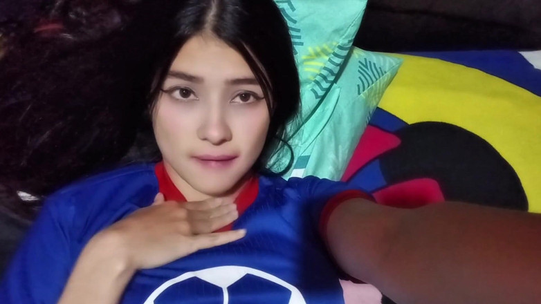 Yuli and tony: 私は義理の妹と部屋を共有することに同意し、一晩中セックスします。