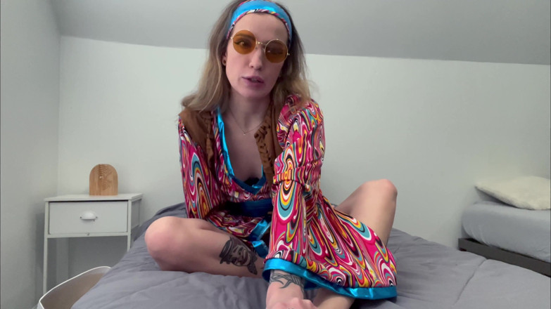 Kink in Time: Sutton Groovy '60 de venerare a picioarelor 4K POV devotament sole asteapta!
