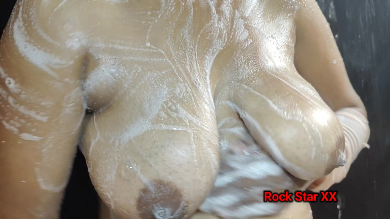 Rack star XX: Istri tamil india lagi mandi sambil bugil sambil direkam suaminya