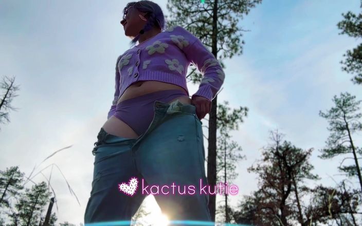 Kactus kutie: Stor byte lila kutie pees utomhus