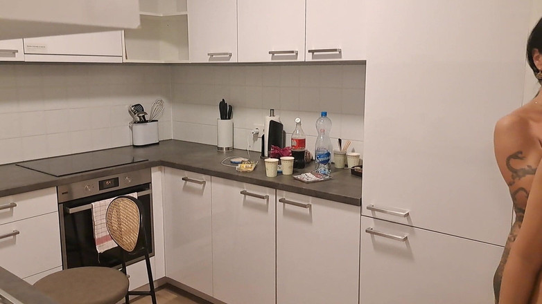 Christina Ventura: 在厨房裸体 bts