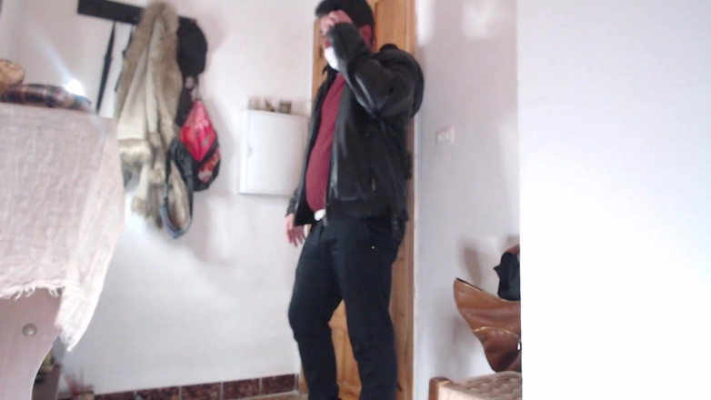 DragonGalaxy11: Domácí doručovatel, cizinec, překvapení při kouření