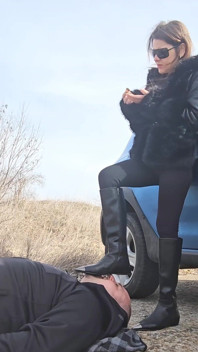 Dominare cu cizme în aer liber