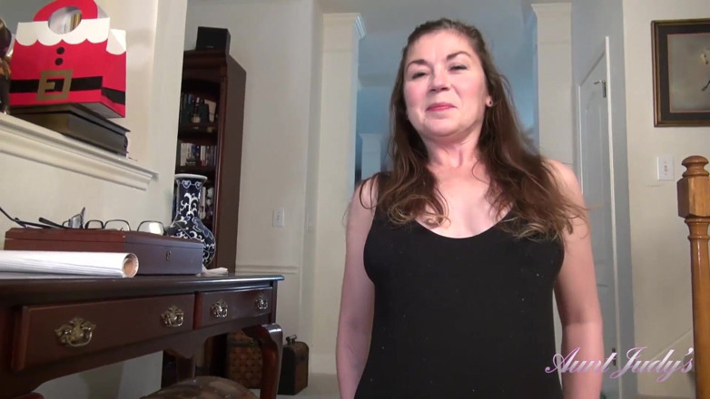 Aunt Judy's: AuntJudys - Doing yoga with 42yr-old Stepauntie Isabella (Virtual POV)