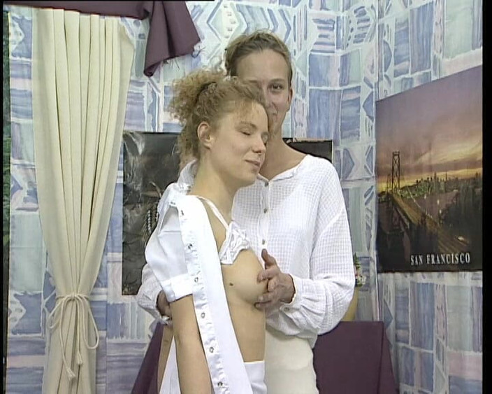 YOUR FIRST PORN: ईवा और जीनी के साथ लेस्बियन शुरुआत