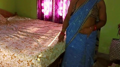 Popmini: Bhabhi India panas dikongkek gaya doggy dalam saree biru