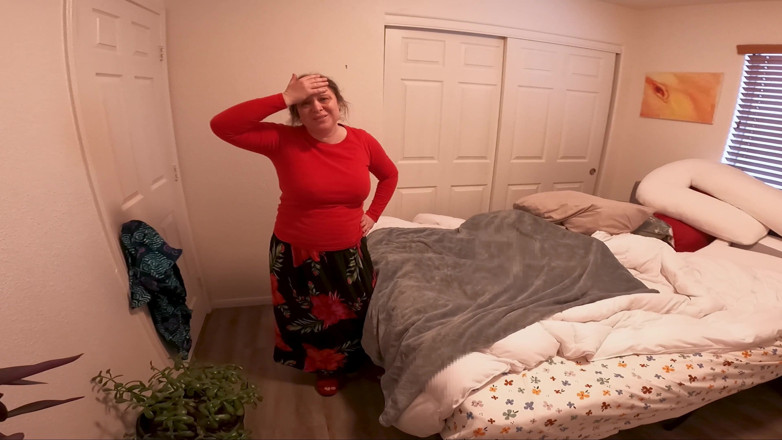 Erin Electra: Madrasta usada antes da namorada aparecer