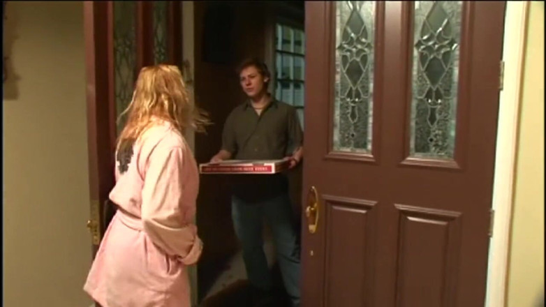 Xtime Grannies: Pay for the Pizza with a Blowjob