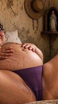 9 Months Pregnant with Stretch Marks Has Uncontrollable Orgasms in Bed