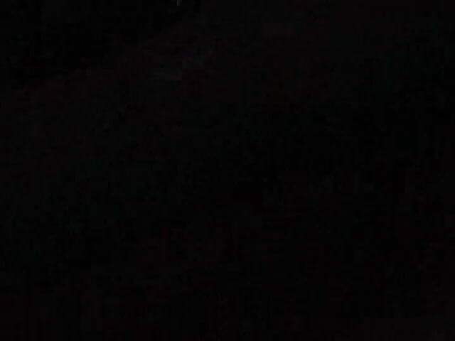 Outdoor pervs: Ragazzina bionda si strofina la figa stretta fino a quando...