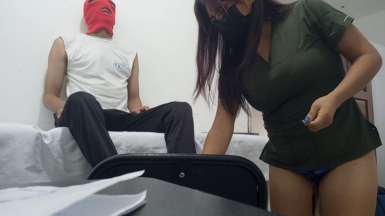 NEGRITA SEXY: 60세 고객에게 특별한 대우를 해주는 간호사