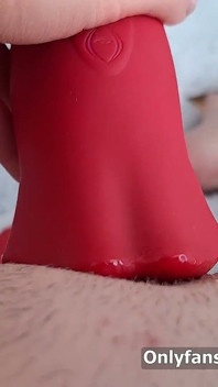 POV Solo Girl cums hårt med vibrator med rörliga läppar och tunga - programmerwife