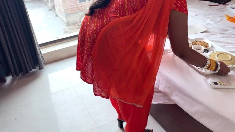 desi_babe1234: India de culo redondo y marrón sirviendo su coño grueso...