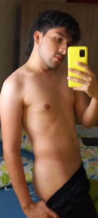 Curious Heterosexual Sending Nude Photos to His Gay Friend
