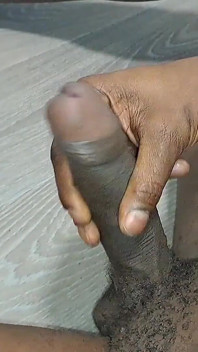 Nata4sex acariciando mi gran polla corriéndose