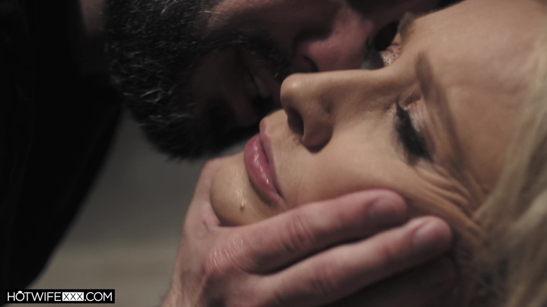 New Sensations: Misha bertemu Tuan Upacara