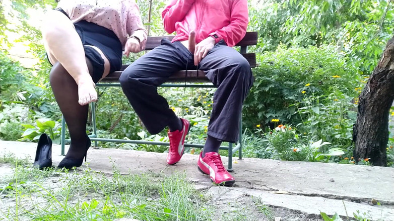 OurFetishLife: Zdeprawowana BBW uwielbia spermę na swoich nylonach