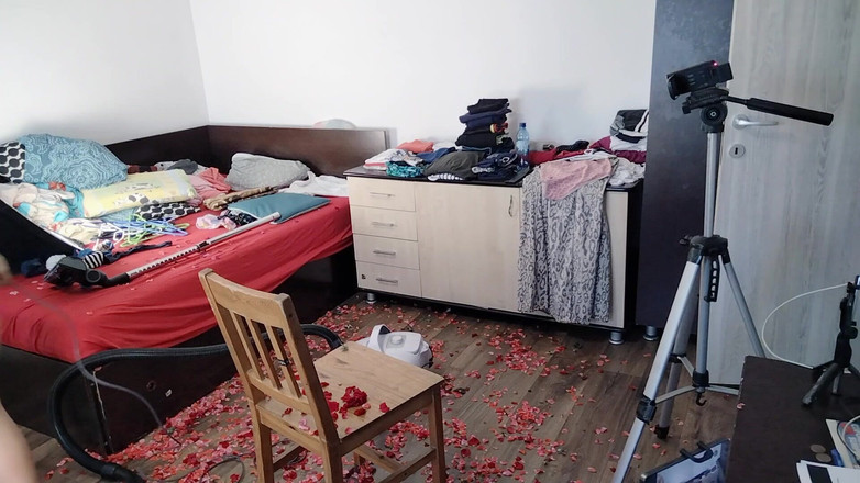 Amateur_MS: 보지에 사정하는 아마추어 마누라 진공 청소기로 청소하는 섹시한 엄마.