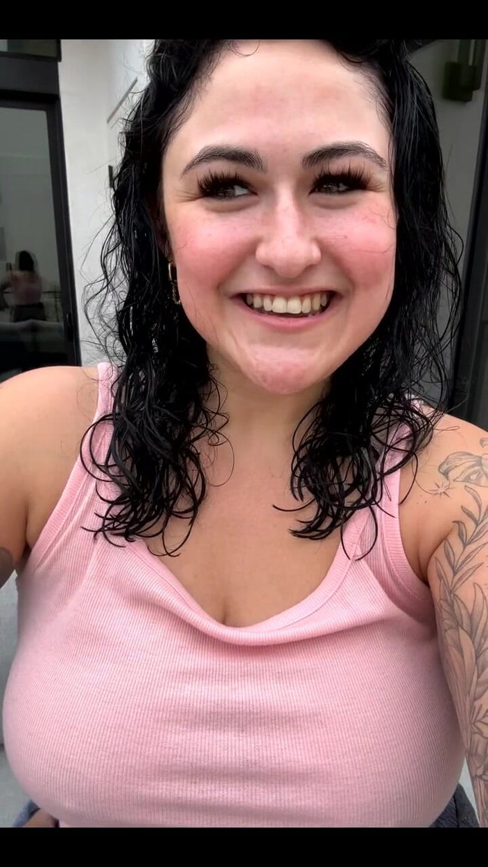 Josie Jaxxon: 早上好来自 la 的奶子！