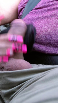 Dirty Bitch Pick up by Old Guy and Give Him a Nyon Handjob to Thanks Him in Car While Driving