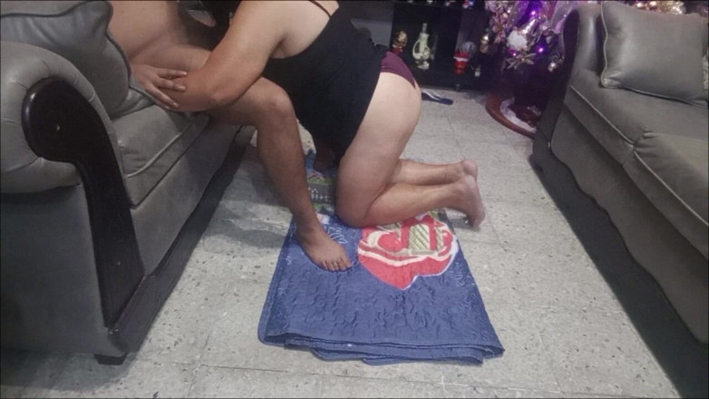 Sofixxx: La abuela de mi vecina me da una gran mamada