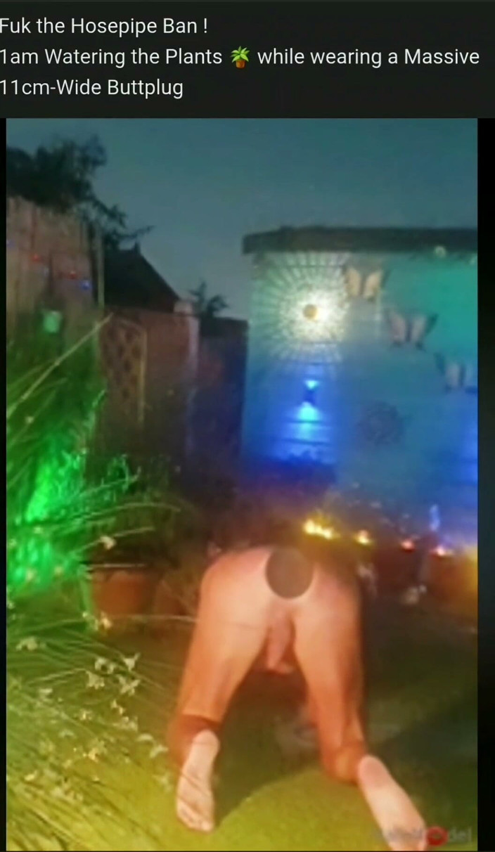 MaleModel: 1am Naked in the Garden &amp; a Buttplug