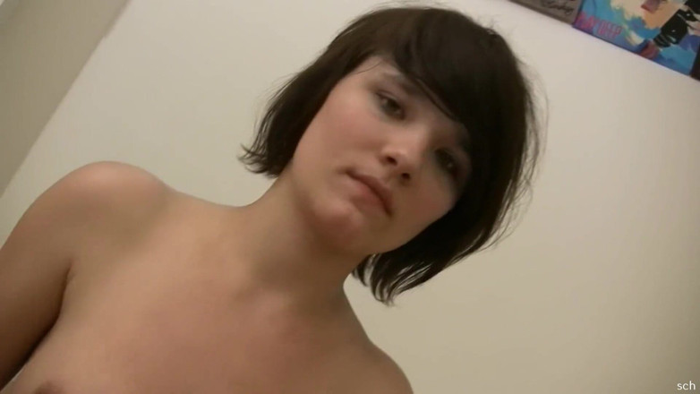 Hard raw sex: Ragazzo grasso gioca con il culo
