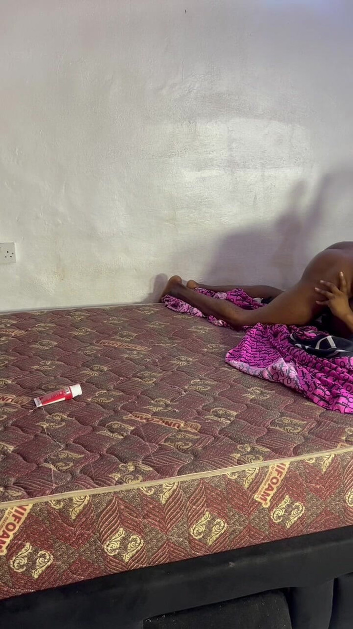 Africagirl: Ich habe harten pOV-doggystyle-sex mit dem dicken arsch meines kumpels,...