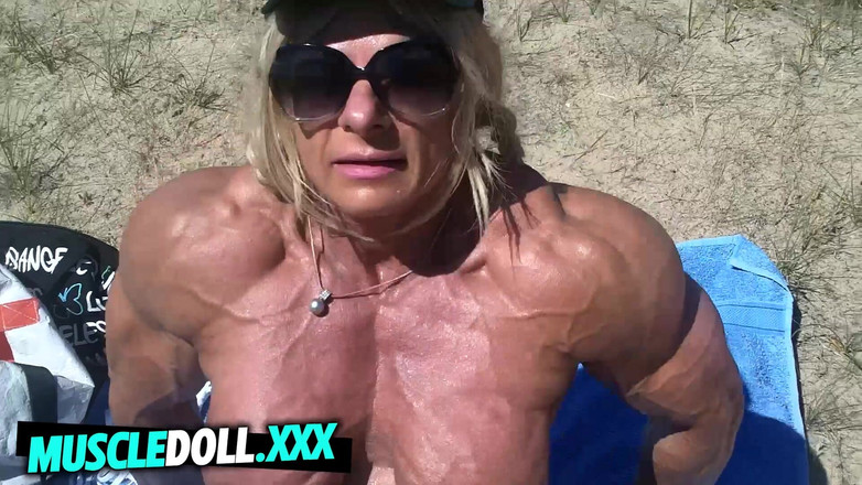 MuscleDoll: Bodybuilding MILF