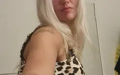 Amateur-hausfrau striptease zu hause