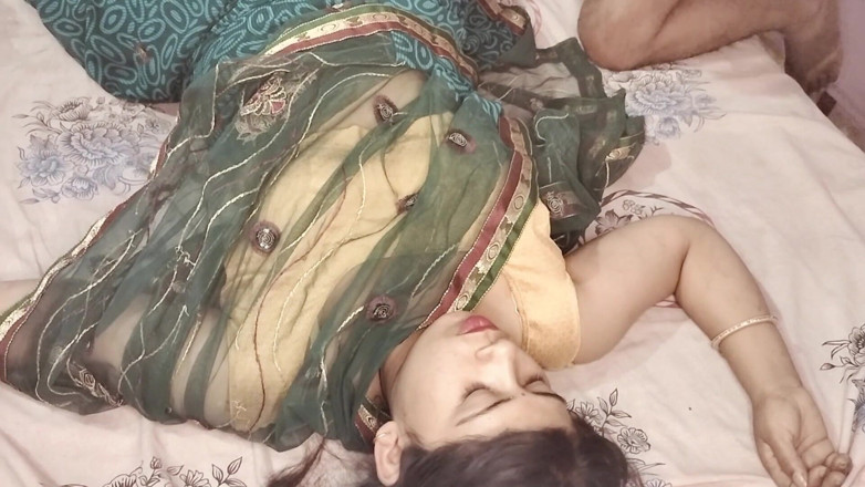 Sexy Girlfriend Girl: Těsná kundička Desi Bhabhi v Sárí tvrdě ošukaná devarem v...