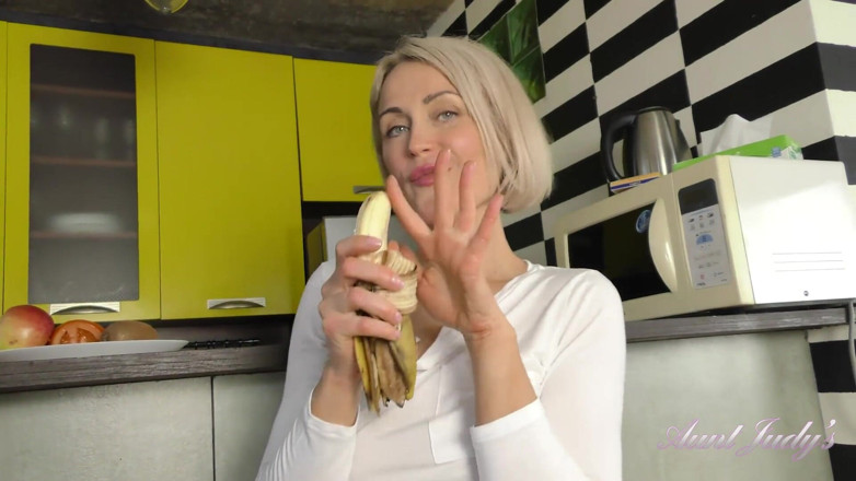 Aunt Judy's: TetaJudys - chutná kuchyňská svačina s 40letou super-milfkou Natie