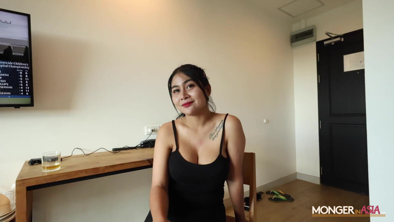 Monger In Asia: Asyalı sürtük büyük zenci yarağına biniyor