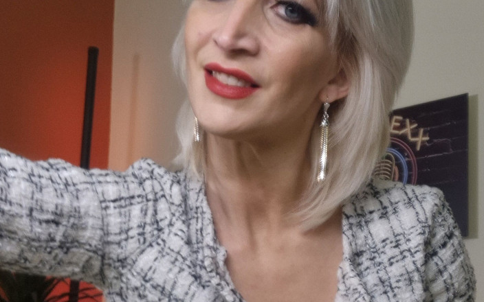 Serenexx: Giantess Home From Work!!!