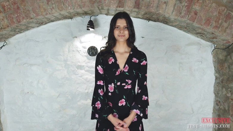 Test-Shoots: Exclusive Video with Pretty Cute Face Virgin Teen Viola Kat...