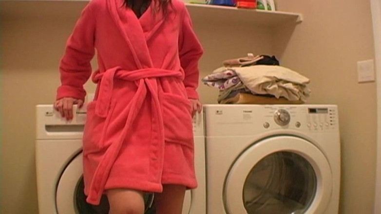Solo Austria: Fany gets her pussy stimulated by the laundry machine's vibrations