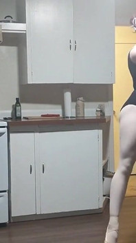 Lady Cherry tanzballett in trikot und nackt