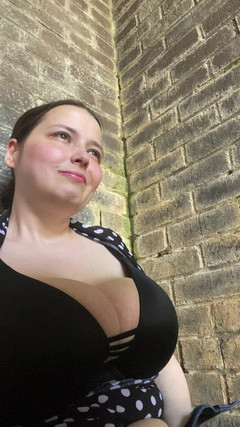 MissChrystalline: 公共户外Msturbation，直到我把它移到里面
