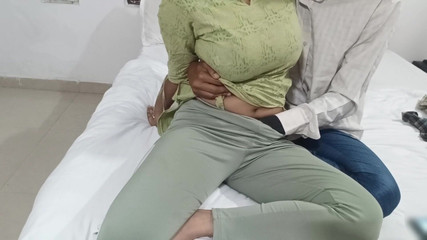 Priya ki Papa: 그녀의 보지를 따먹는 Salu